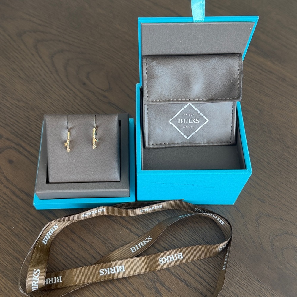 Maison Birks 18K Yellow Gold Geometric Drop Earrings - Picture 3 of 10